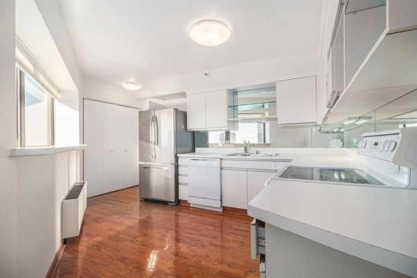 Interior, Kitchen, Washer, Wood Texture Flooring