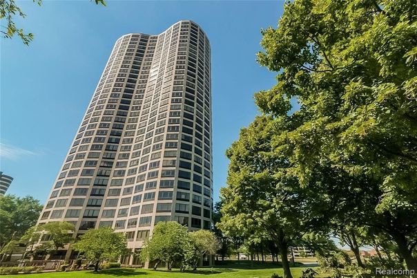 Exterior, Facade, Highrise