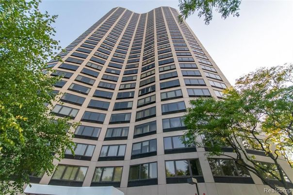 Exterior, Facade, Highrise