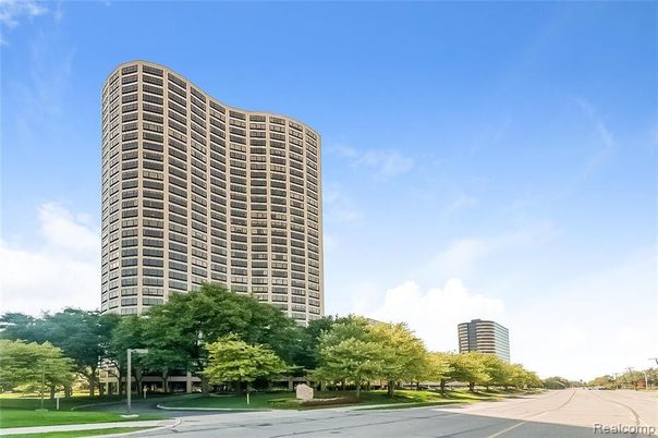 Exterior, Facade, Highrise