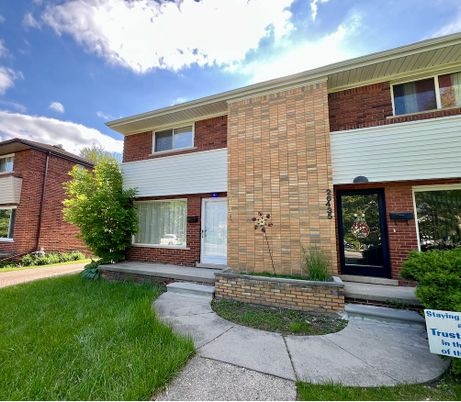 Exterior, Facade, Brick Facade, Raised Ranch
