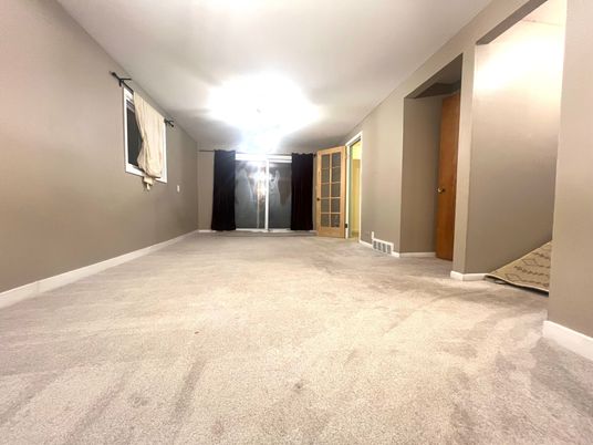 Empty room, Interior