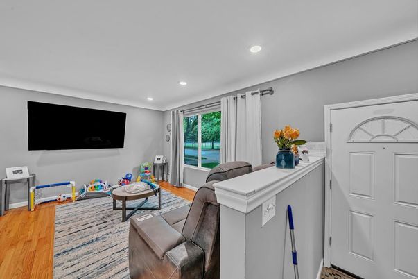 Interior, Living room, Recessed Lighting, Water, Wood Texture Flooring