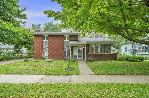 Exterior, Facade, Brick Facade, Split Level