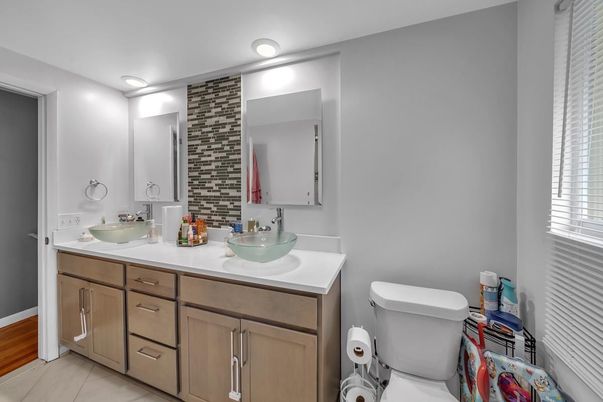 Bathroom, Dual Sink Vanities, Interior, Recessed Lighting