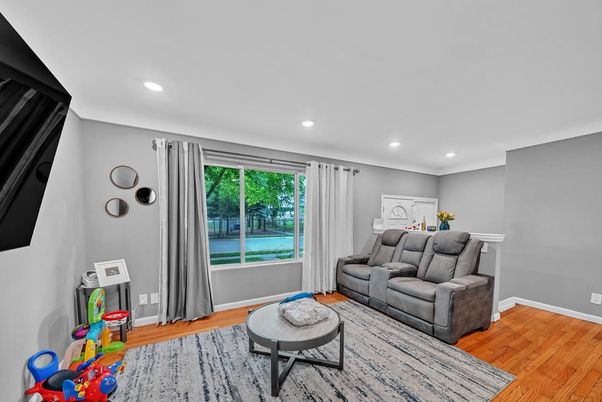 Interior, Living room, Recessed Lighting, Wood Texture Flooring