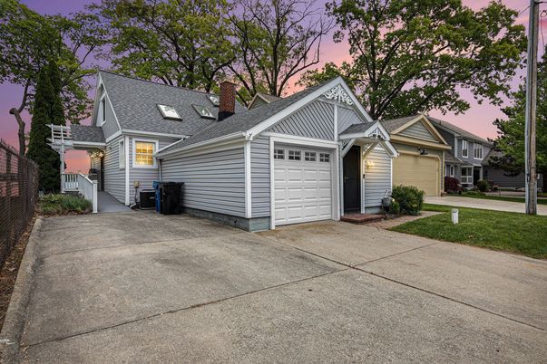 Attached, Exterior, Facade, Cape Cod
