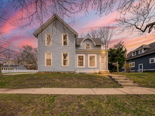 Backyard, Exterior, Facade, Queen Anne Victorian