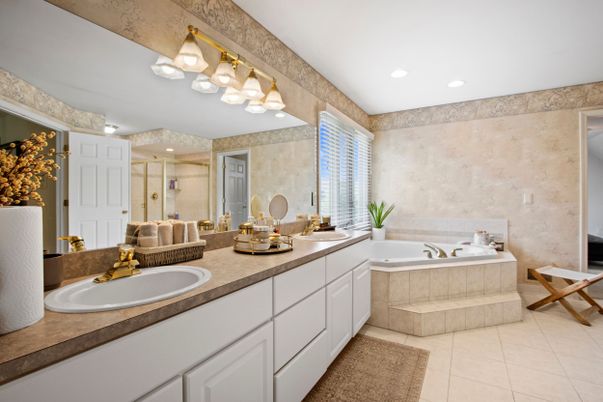 Bathroom, Dual Sink Vanities, Interior, Recessed Lighting