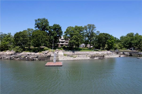 Exterior, Lake