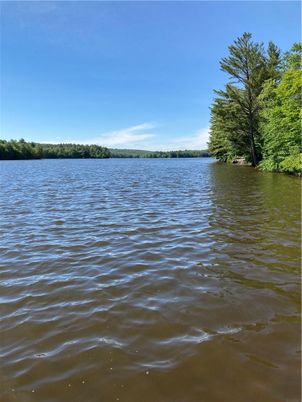 Exterior, Lake