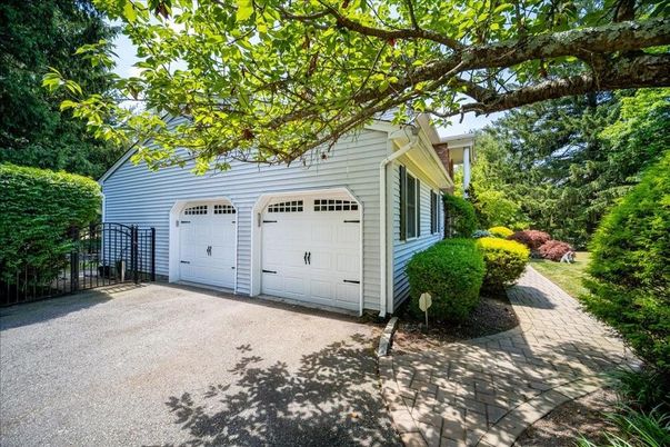 Detached Garage, Exterior