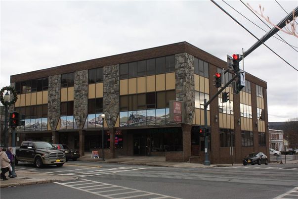 Exterior, Facade, Highrise