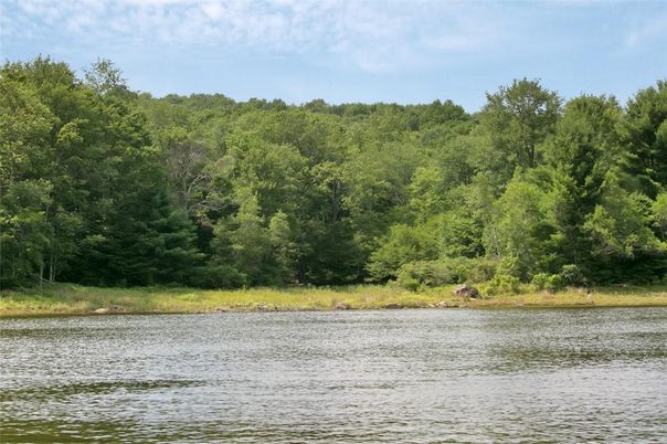 Exterior, Lake