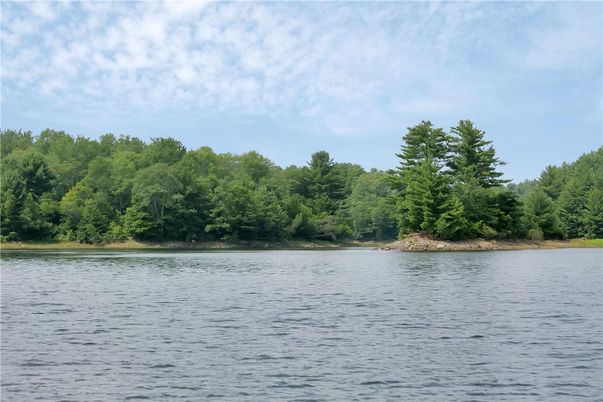 Exterior, Lake