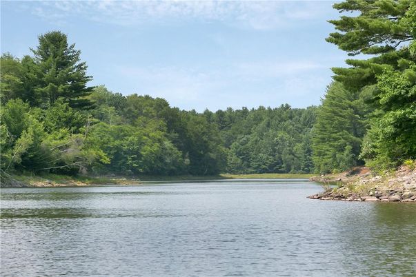 Exterior, Lake