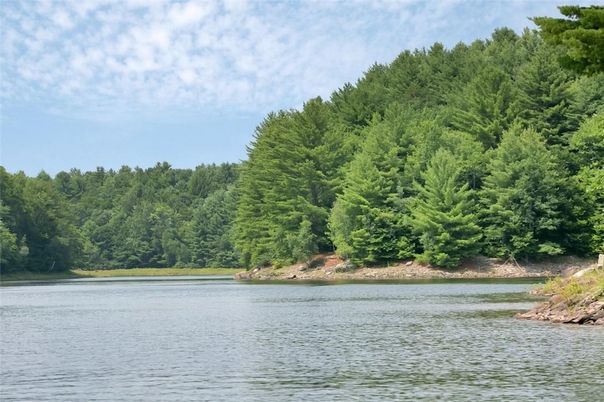 Exterior, Lake