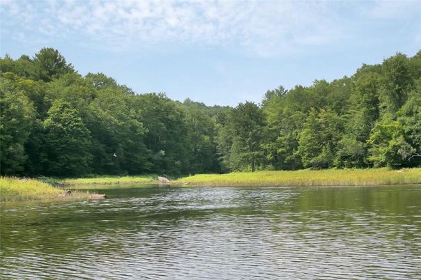 Exterior, Lake