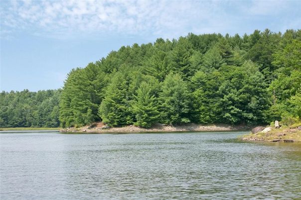 Exterior, Lake