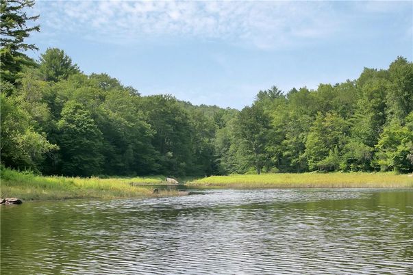 Exterior, Lake