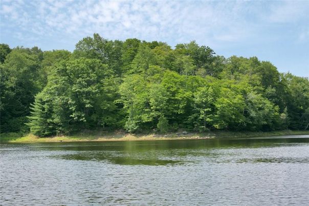 Exterior, Lake