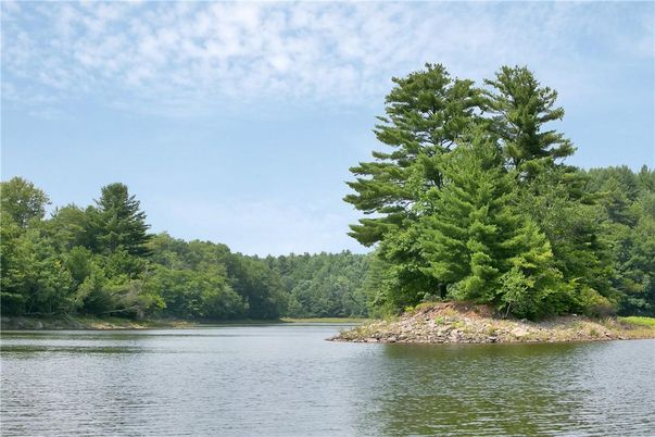 Exterior, Lake