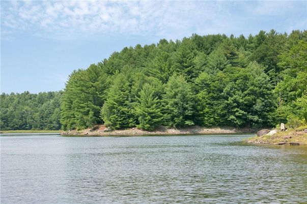 Exterior, Lake