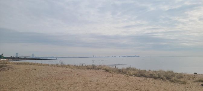 Exterior, Lake