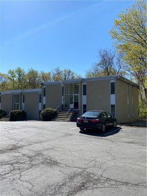 Exterior, Facade, Ranch