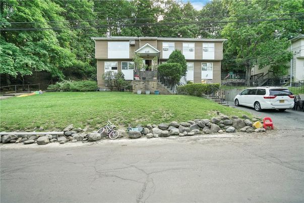 Exterior, Facade, Raised Ranch