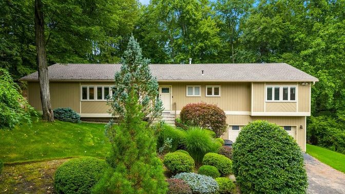 Attached, Exterior, Facade, Raised Ranch