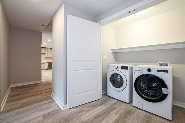 Interior, Recessed Lighting, Washer, Wood Texture Flooring
