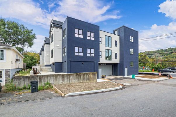 Attached, Exterior, Facade, Modern