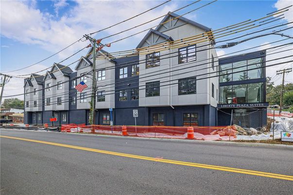 Exterior, Facade, Rowhouse