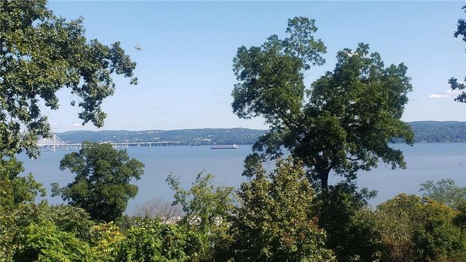 Exterior, Lake