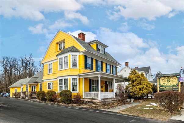 Exterior, Facade, Queen Anne Victorian