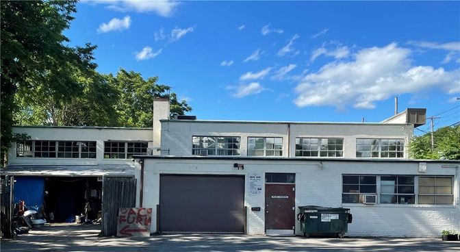 Attached, Exterior, Facade, Rowhouse