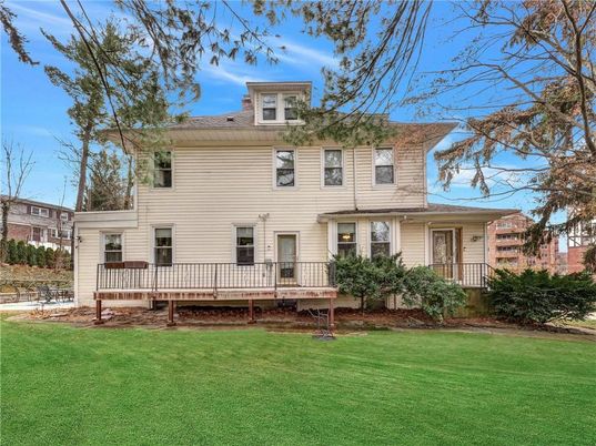 Exterior, Facade, American Foursquare