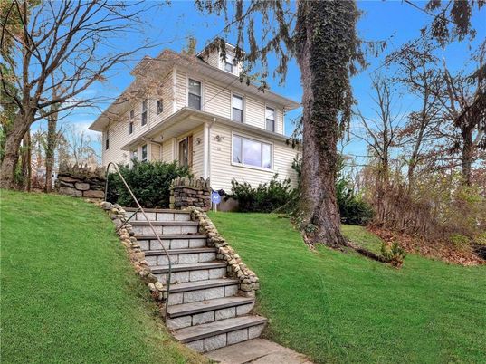 Backyard, Exterior, Facade, American Foursquare