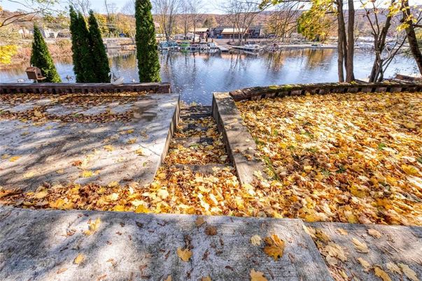 Exterior, Lake