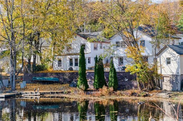 Exterior, Lake