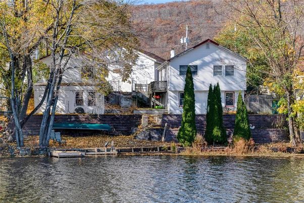 Exterior, Lake