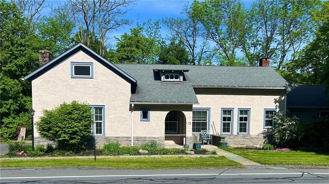 Exterior, Facade, Cape Cod