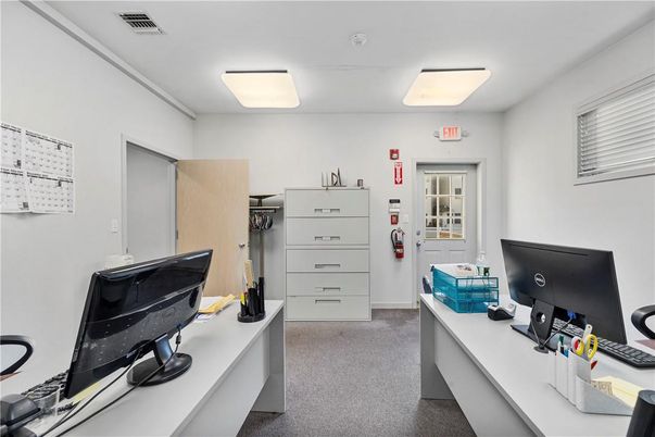 Home Office, Interior