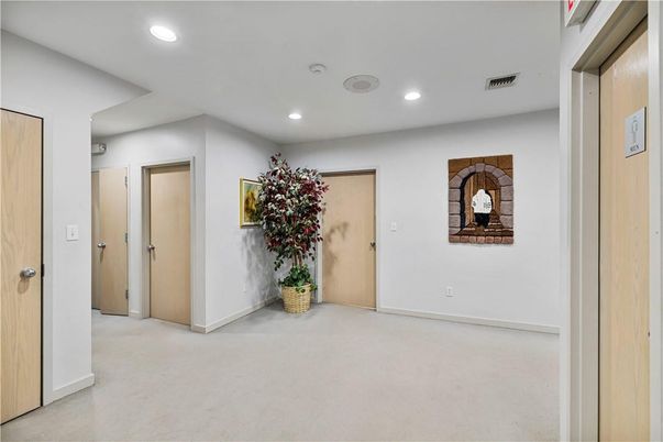 Empty room, Interior, Recessed Lighting