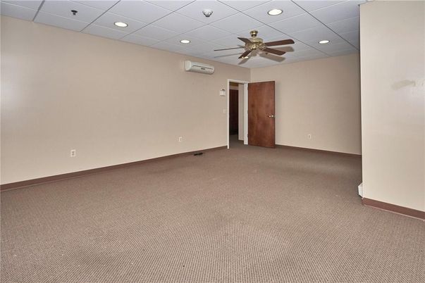 Empty room, Interior, Recessed Lighting