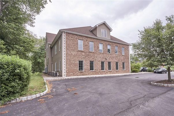 Exterior, Facade, Brick Facade, Georgian