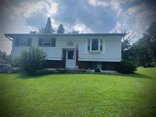 Backyard, Exterior, Facade, Raised Ranch