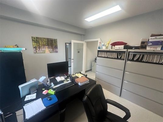 Home Office, Interior