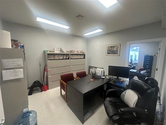 Home Office, Interior